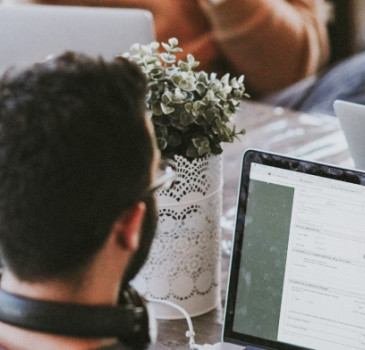 Jak Facebook Ads pomogły nowemu startupowi technologicznemu zdobyć klientów?