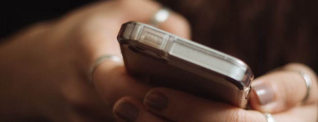 Jakie są wyzwania związane z implementacją czatów GPT w firmach?