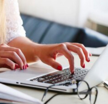 Treści na stronach www - balans między informacją a perswazją