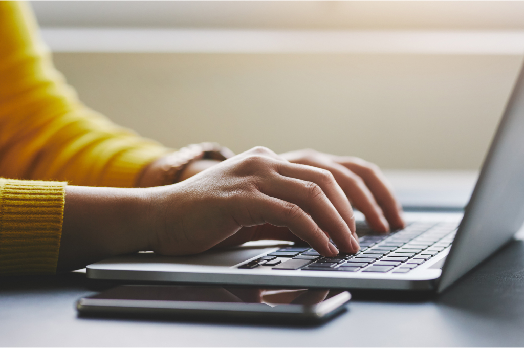 Tworzenie opisów produktów w sklepie meblowym