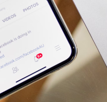 Wpływ zmian algorytmu Facebooka na zasięgi postów firmowych